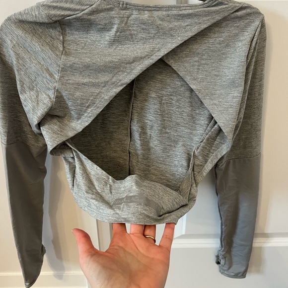 Gymshark Nikki Blackketter crop top with open back size S - Picture 2 of 2